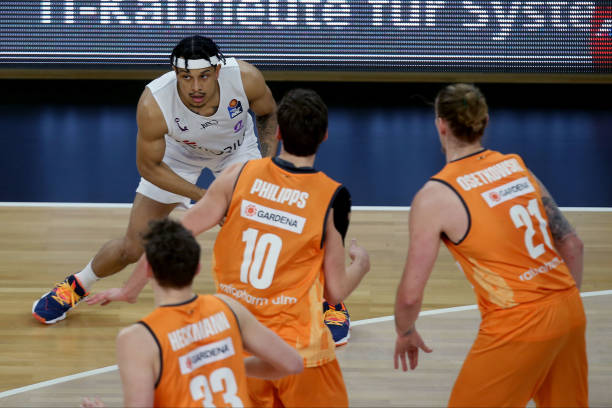 功拿下比赛 功拿下比赛