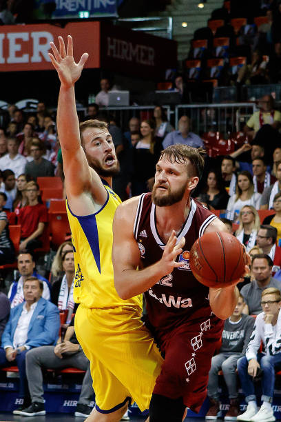 尤其是在力 尤其是在力